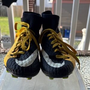 Nike Kids Black and Yellow Sneakers